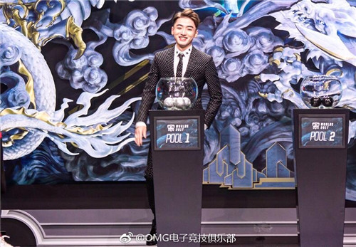 OMG中单冷少评论席首秀,凭借“下班了吗”意外出圈